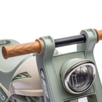 Cremeweisses Rutschauto für Kinder mit Musik und Blasenfunktion, ideal für Kinder von 2-5 Jahren. Ein fantasievolles Fahrzeug für besondere Momente.