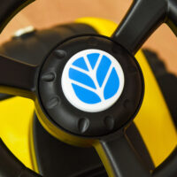 Gelbes Rutschauto im Traktor-Design mit abnehmbarem Anhänger, ideal für Kinder ab 2 Jahren. Perfekt zum Transportieren von Spielzeug und Entdecken.