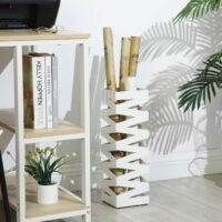 Weißer Schirmständer aus Metall, modern und stabil.