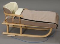 Schlitten mit Winterfusssack & Rückenlehne Mokka