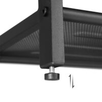 Schuhbank mit Sitzfläche und zwei Netzregalen, praktisch und bequem.