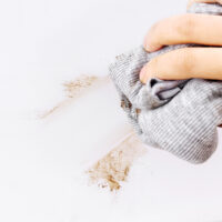 Weißes Schuhregal mit zehn Fächern für eine übersichtliche Schuhaufbewahrung.