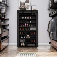 Schuhregal mit Abdeckung in 88x28x160 cm, schützt Schuhe vor Staub und Schmutz.