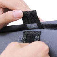 Schuhschrank mit Abdeckung zum Schutz vor Staub und Schmutz.