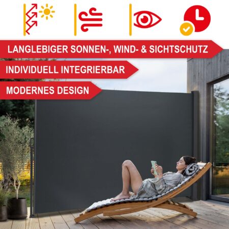 Große Seitenmarkise mit 180x300 cm für zuverlässigen Sicht- und Windschutz im Garten.