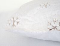 Set Wohndecke und Deko-Kissen Schnee flauschig mit Pailletten