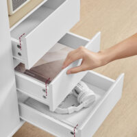 Modernes Sideboard mit Schubladen, bietet viel Stauraum für Wohnzimmer, Flur oder Esszimmer. Mit verstellbaren Einlegeböden. Maße: 103,5 x 40 x 85 cm, Material: Spanplatte, inklusive Montageset, Anti-Kipp-Set und Anleitung.