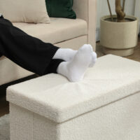 Cremeweisse faltbare Sitzbank mit luxuriöser Samtoptik und viel Stauraum, eine vielseitige und platzsparende Ergänzung für jeden Raum.