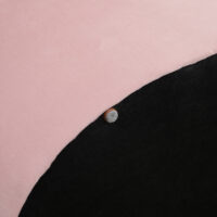 Rosa Sitzbank mit Stauraum, Masse 71x52x42cm. Eine zierliche und farbenfrohe Aufbewahrungslösung.