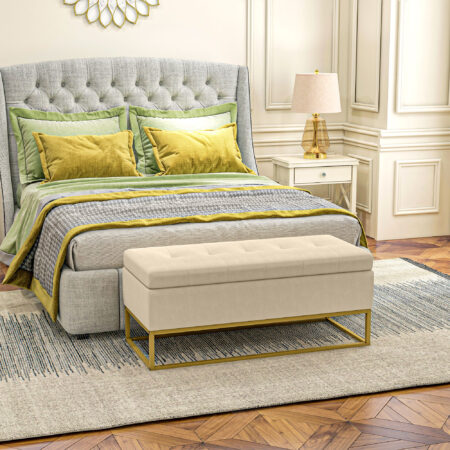 Beige Sitzbank mit Stauraum in Samtoptik, ideal für das Wohnzimmer. Eine elegante und praktische Ergänzung.