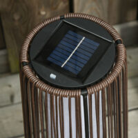 Solarbetriebene Gartenleuchte mit Automatikmodus Rattanoptik