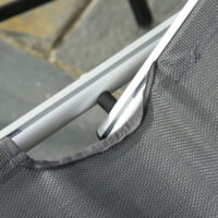 Graue Relaxliege aus Aluminium mit 5-facher Verstellung.