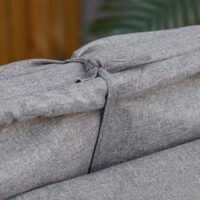 Graue Sonnenliege aus Polyrattan mit integriertem Sonnendach.