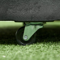 Schwarzer Sonnenschirmständer aus Kunstharz, 23,5kg, mit Rollen.