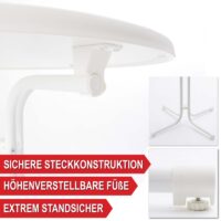 Eleganter Bistrotisch mit weißer Tischhusse für Feierlichkeiten.