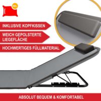 Kompakte, tragbare Strandliege mit verstellbarer Liegefläche.