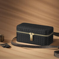 Stilvolles Uhren-Organizer Reiseetui für bis zu 3 Uhren aus PU-Leder und Wildlederimitat. Perfekt für Geschäftsreisen und Wochenendausflüge. Maße: 10 x 20 x 9 cm, Gewicht: 390 g.