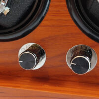 Uhrenbeweger Mr. Smith für 2 Automatikuhr – 4 Rotationsmodi leiser Motor Hellbraun Holzoptik Details