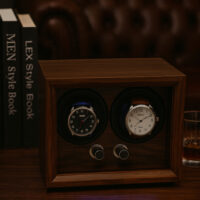 Uhrenbeweger Mr. Smith mit integrierter LED-Beleuchtung zur effektvollen Inszenierung Ihrer Uhren.