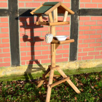Dekoratives Vogelhäuschen mit Ständer, wetterfest und perfekt zur Vogelfütterung.