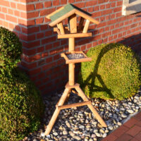 Dekoratives Vogelhäuschen mit Ständer, wetterfest und perfekt zur Vogelfütterung.