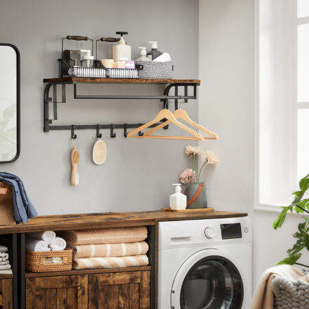 Wandgarderobe mit Ablage und fünf Haken, stilvoll und funktional.