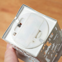 Weihnachtsdeko Weihnachtsmann Figur 42cm mit Baum-Mütze & LED-Laterne